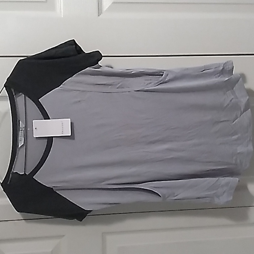 Ekouaer nursing shirt. Size small